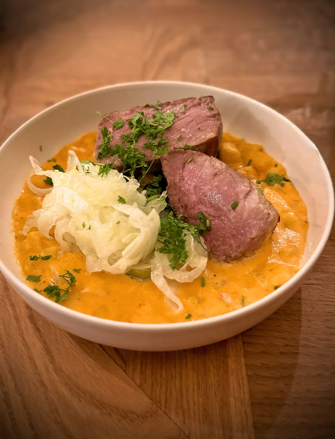 Plat gourmand et savoureux par le Clos du Maréchal, restaurant bistronomique à Sancerre.