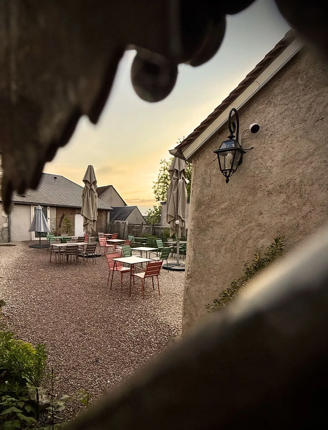 Restaurant bistronomique Le Clos du Maréchal à Sancerre avec une jolie terrasse confidentielle.